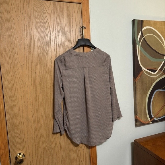 Apt. 9 Medium Multi-Color w/Geometric Print Long Sleeve V-Neck Blouse - EUC - Picture 2 of 5